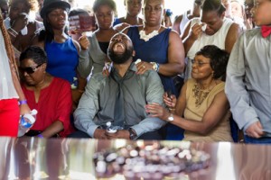 Calma tras multitudinario funeral de Michael Brown en EE UU 1 1356 17A JU