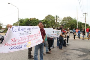 Por tercer día protestan padres del colegio «demolido» 1 1365 3C NUEVA