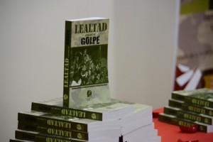 Bautizan libro Lealtad a Prueba de Golpe 1 1368 6D Libro