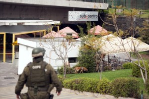 Chile busca a tres personas por atentado terrorista en Santiago 1 1371 17A JU