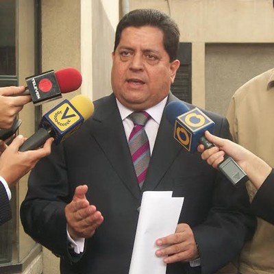 Zambrano: Gobierno debe solucionar crisis del papel 1 1373 6 c