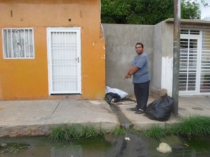 Dos meses con un bote de aguas servidas en la urbanización Urdaneta 1 1401 2E