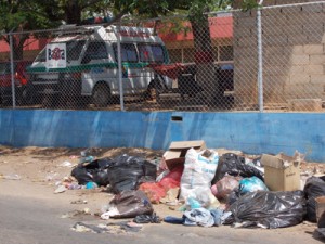 Basura invade alrededores del Materno Infantil de San Francisco 1 1401 E