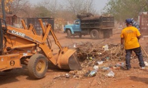 Alcaldía intensifica trabajos de limpieza en la ciudad 1 4AAA.JPG - 119.74 Kb