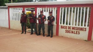 Dos delincuentes sometieron a una familia en San Isidro 1 21D.JPG - 87.95 Kb