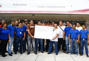 Empleados de súper se defienden 1 1433 3B