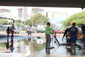 Charcos de la avenida Libertador siguen colapsando la zona 1 1435 NUEVA 4 BBBB JM