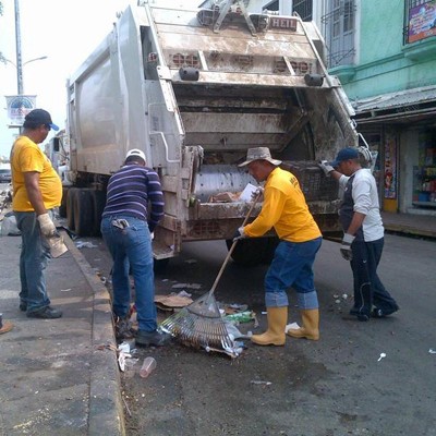 Imau limpia con cuatro gandolas sector El Marite 1 1447 3C