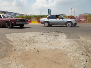 Megahueco pone en peligro a conductores en el Km 5 1 1448 C
