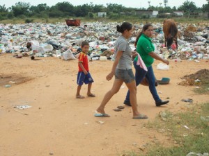 Vecinos de Fundabarrios: «Hace años que no pasa el aseo» 1 1464 2D