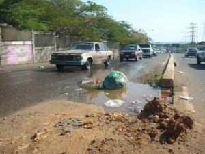 Bote de aguas dejó la «mamá» de los huecos 1 1475 2C