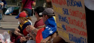 Universitarios se encadenan frente a la Basílica 1 1479 22 D