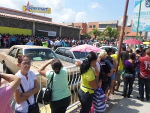 Abandonan puestos de trabajo por buscar leche 1 1480 3D