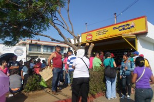 Megacolas en Arismendi para comprar pollo 3 1970 4A
