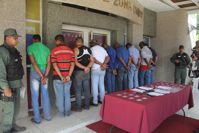 «Bachaqueros» se aprovechan de colas en «súper» 2 1490 4