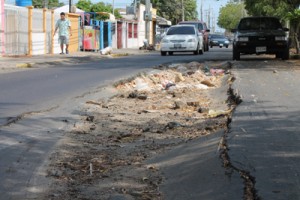 Enorme zanja se «traga» a La Victoria 1 1511 3C