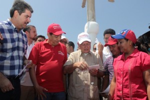 Entregaron créditos, chalanas y motores 1 1535 2b