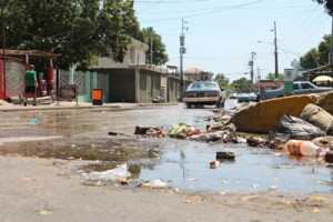 Avenida 19 de La Chinita se inunda en aguas negras 1 1541 4C