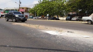 Cráteres en la avenida principal de Cuatricentenario 1 1545 4C