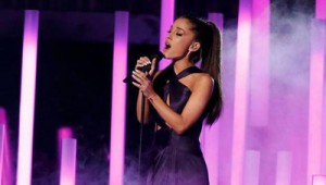 La dura caída de Ariana Grande en pleno show en Toronto 1 1546 silueta NOTA CCC JM