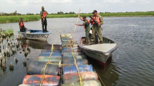 Incautan 17.600 litros de combustible en el río Limón 1 1564 22 C