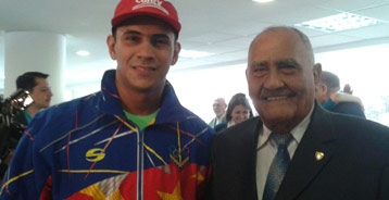 COV reconoció trayectoria de diez personalidades del deporte nacional 3 1570 COV 2 01