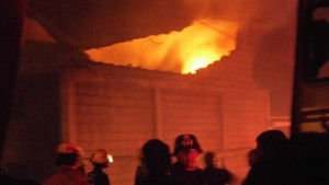 Se incendió fábrica de colchones en Los Haticos 1 1570 modulo 1