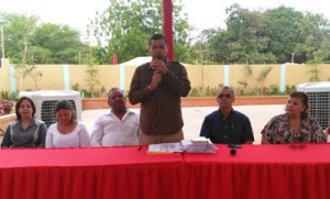 Omar Prieto trabaja en la entrega de aportes 1 1577 4B