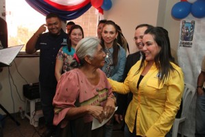 Eveling entregó aportes económicos en Idelfonso Vásquez 1 1578 4AAAAAAAAAAA