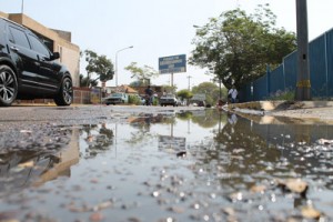 Largo bote de agua recorre Bella Vista y llega hasta El Milagro 1 1588 2ccc