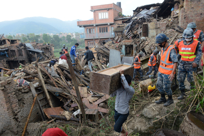 Muertos en Nepal ya pasan los 4 mil 3 1590 17A JU