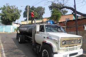 En Haticos se les va el sueldo en comprar agua 1 1597 2C