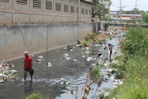 Cañada Morillo sigue llena de basura 1 1615 Breve 2