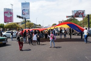 Estudiantes protestaron por suspensión del 20% 1 1620 2 d protesta urbe
