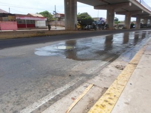 Persiste bote de aguas servidas en Sabaneta 1 1641 2D