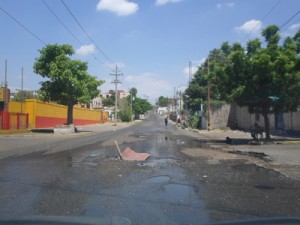 Aguas blancas se desbordan en Haticos 1 2DDDD2