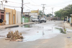 Habitantes piden solución a colapso de cloacas en Los Pinos 2 3c