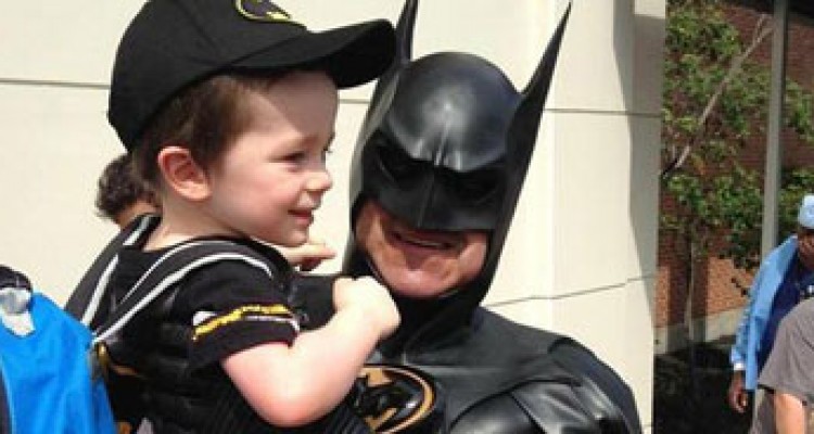 Murió «Batman» el héroe de los niños enfermos - Qué Pasa