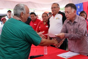 Arias Cárdenas otorgó 83 viviendas de la GMVV 2 3BB