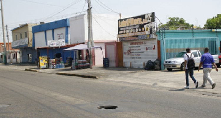 Familia es afectada por aguas servidas dentro de su vivienda en Santa Rosalía 1 3DDDD