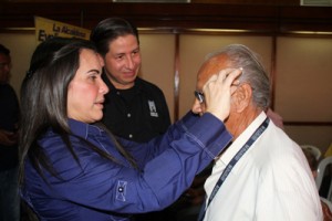Eveling entregó lentes correctivos 2 4BBBBBBBBBB