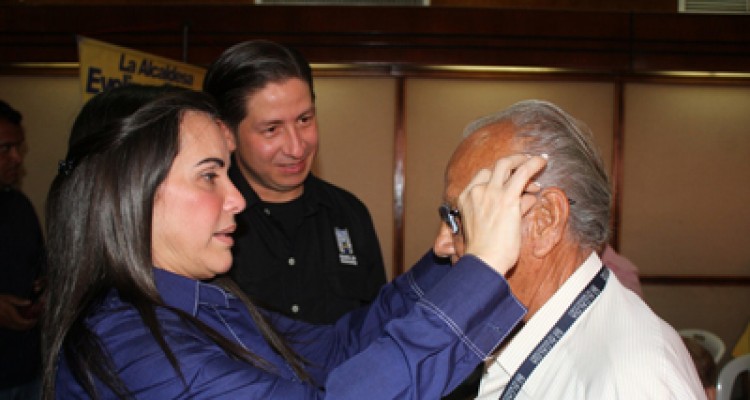 Eveling entregó lentes correctivos 1 4BBBBBBBBBB