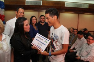 Eveling entregó aportes a 60 familias marabinas 2 1770 3B