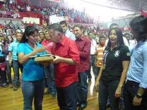 Arias entregó 3 mil tabletas a estudiantes de Misión Sucre 2 1772 2A