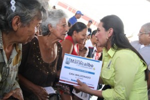 Eveling de Rosales entregó 200 tanques de agua 2 1773 3BBBB
