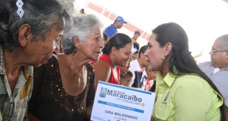 Eveling de Rosales entregó 200 tanques de agua 1 1773 3BBBB