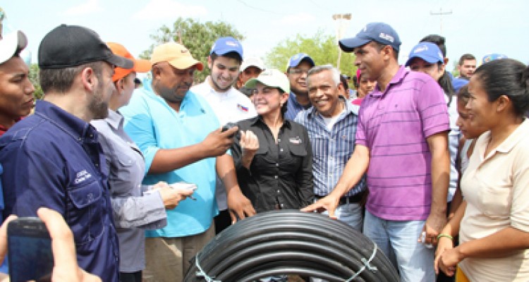 Eveling entregó material de distribución de agua 1 1797 3AAAAA