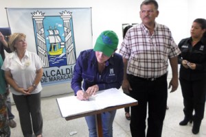 Alcaldesa firmó contrato colectivo municipal 2 1800 2a