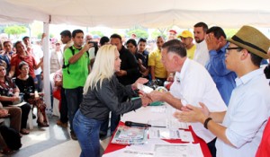 Entregan ayudas sociales y donativos 2 1806 3B