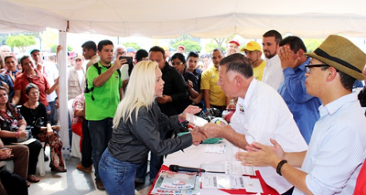 Entregan ayudas sociales y donativos 1 1806 3B